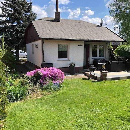 Gemuetlicher Bungalow In Cottbus - Sielow Bagian luar foto
